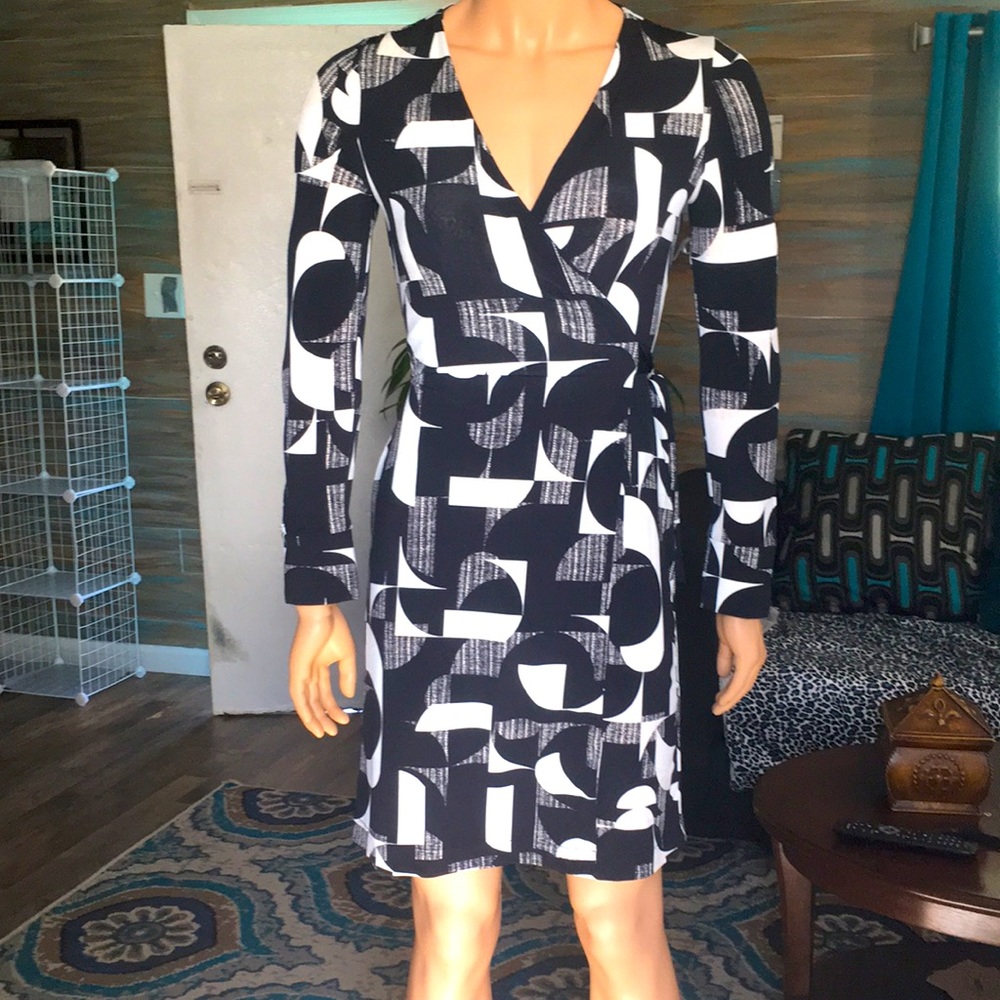 ANNA TAYLOR Wrap Around Dress Size small colors are black white and little tan